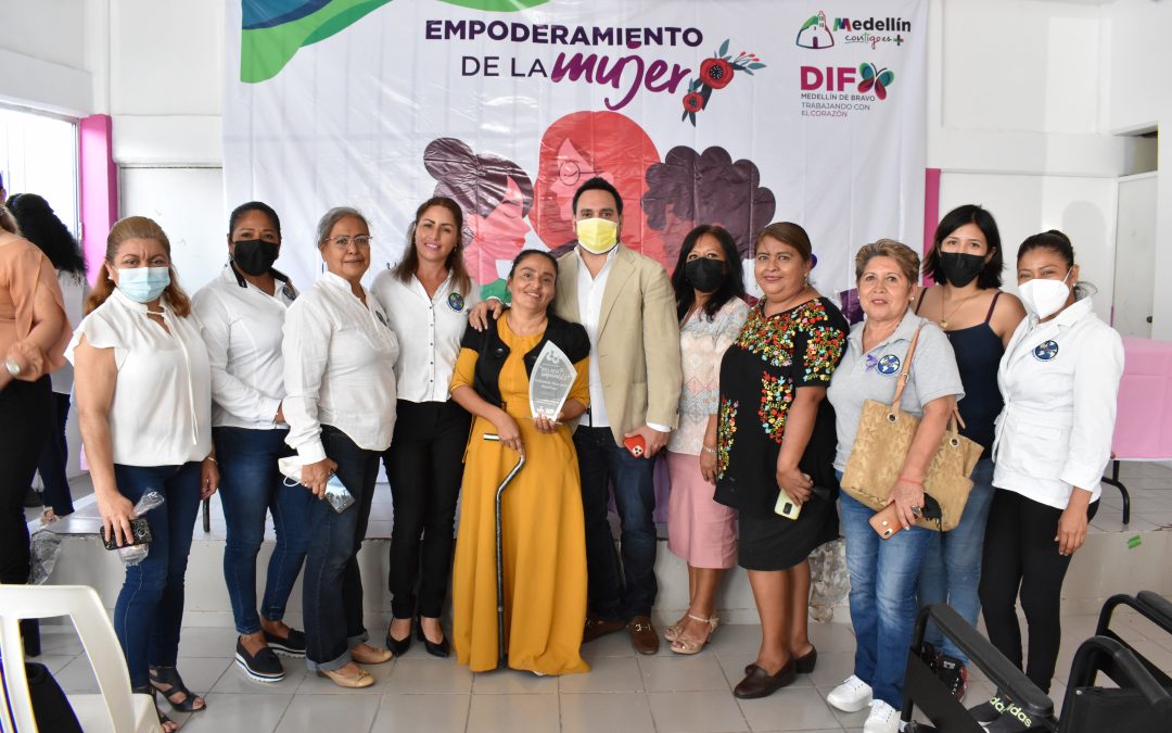 Las mujeres son prioritarias en la estructura de mi gobierno: Marcos Isleño